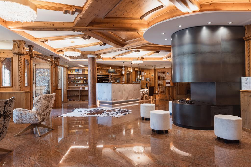 Tevini Dolomites Charming Hotel Commezzadura Interior foto