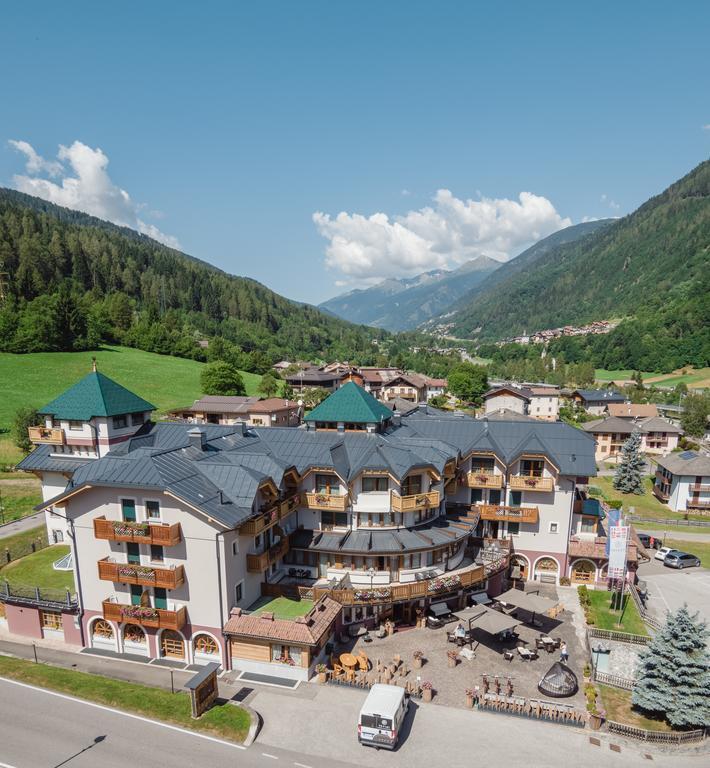 Tevini Dolomites Charming Hotel Commezzadura Exterior foto